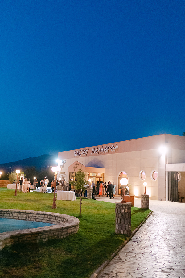 fall-wedding-patras-pink-roses_23