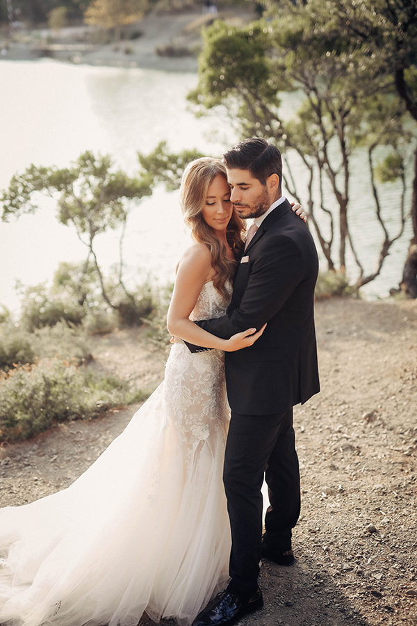 minimal-chic-fall-wedding-athens-pink-roses_01