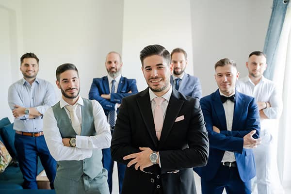 minimal-chic-fall-wedding-athens-pink-roses_09