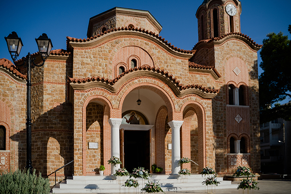 minimal-chic-fall-wedding-athens-pink-roses_11