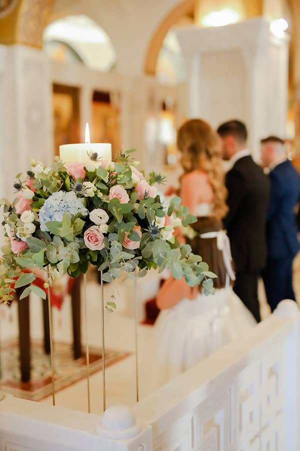 minimal-chic-fall-wedding-athens-pink-roses_15z