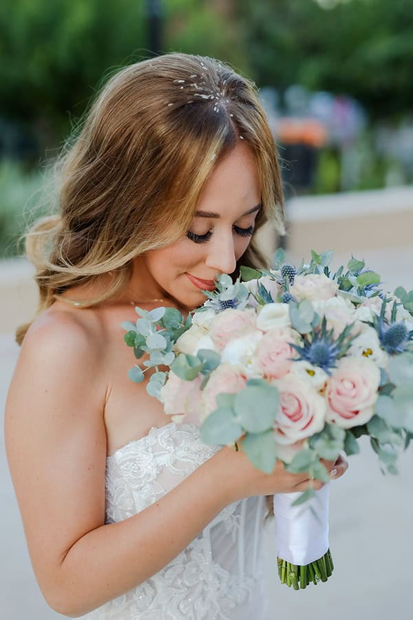 minimal-chic-fall-wedding-athens-pink-roses_16x