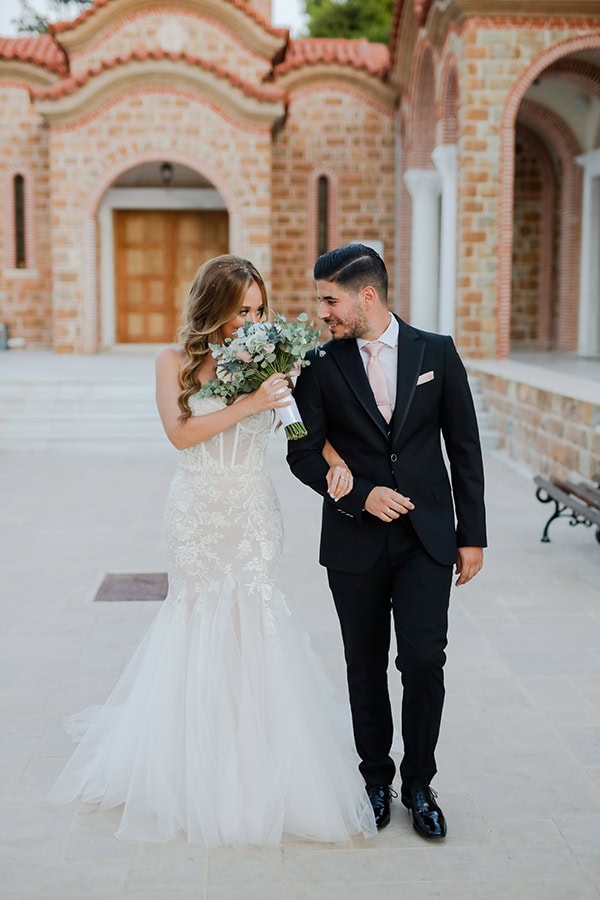minimal-chic-fall-wedding-athens-pink-roses_18