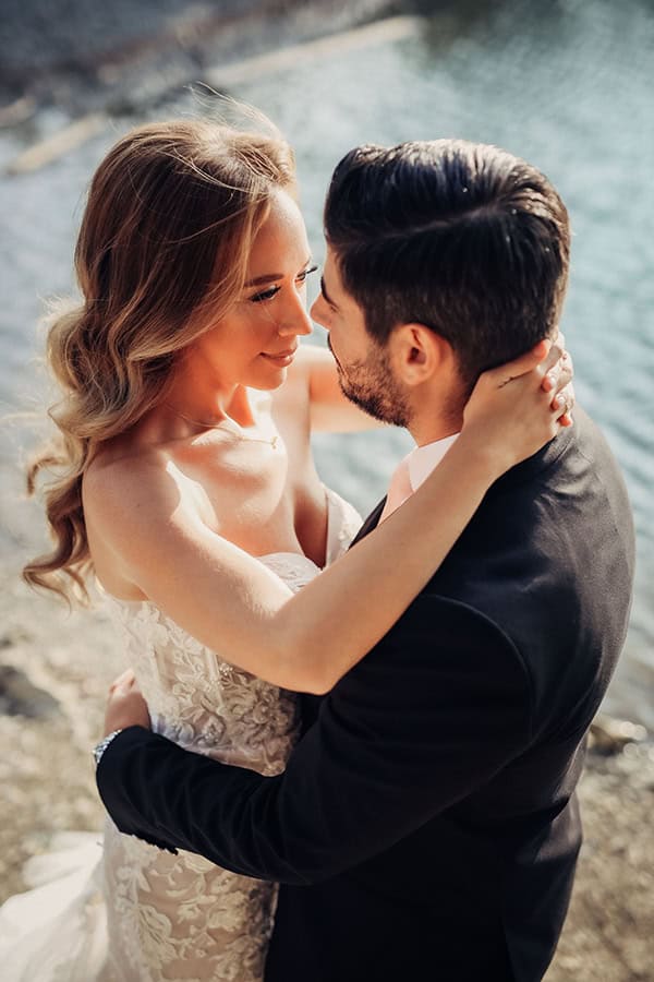 minimal-chic-fall-wedding-athens-pink-roses_21