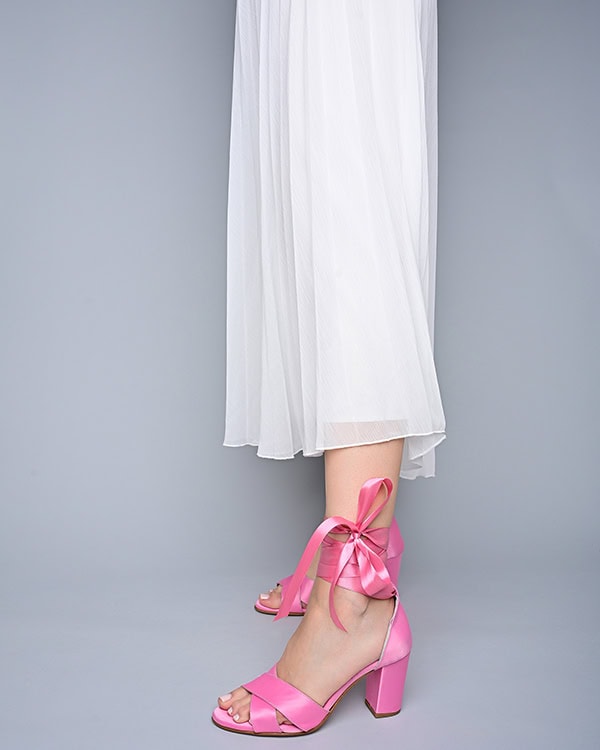 modern-saten-bridal-shoes-pinky-promise-stunning-bridal-look_04x