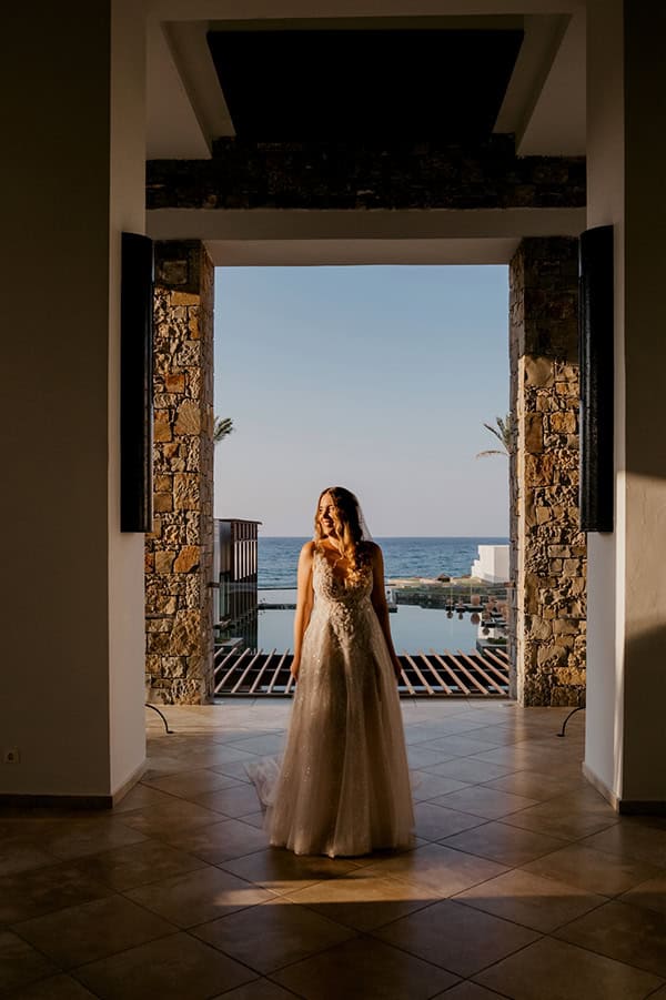 romantic-destination-wedding-crete-soft-pink-flowers_06