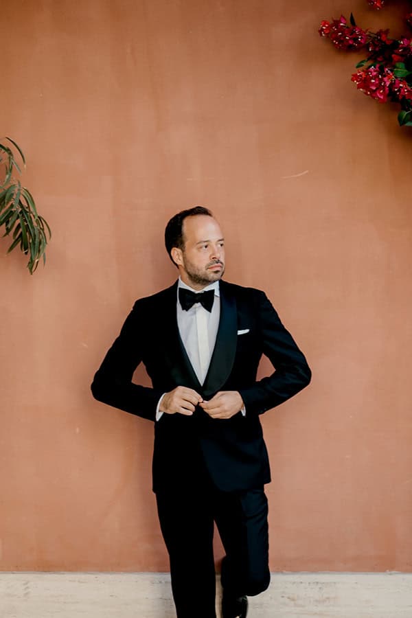 romantic-destination-wedding-crete-soft-pink-flowers_08