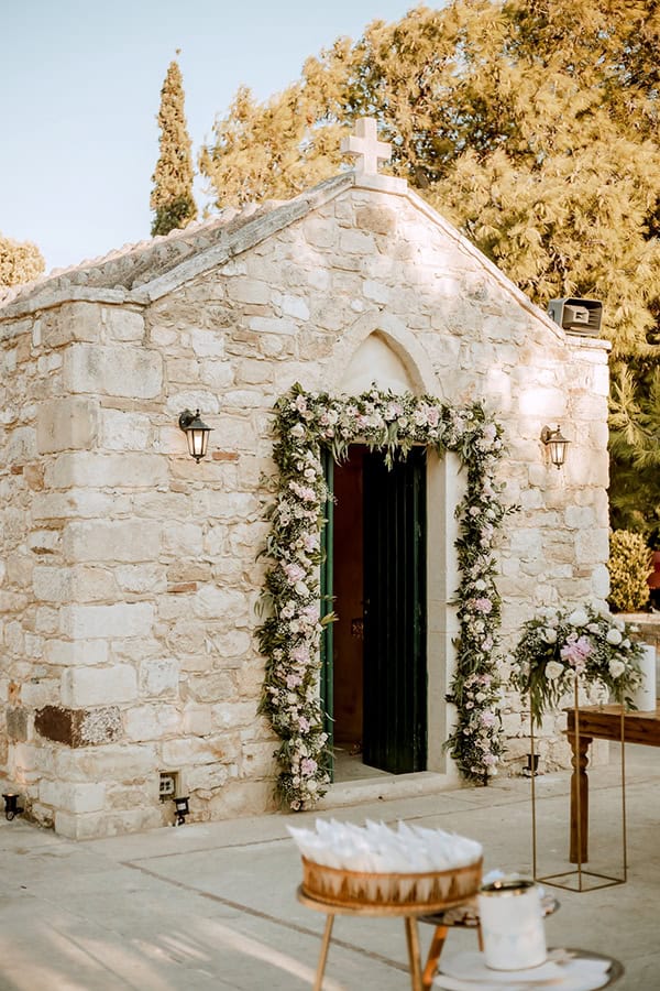 romantic-destination-wedding-crete-soft-pink-flowers_09