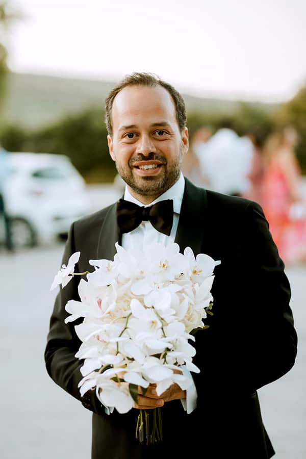 romantic-destination-wedding-crete-soft-pink-flowers_11