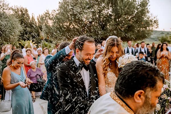 romantic-destination-wedding-crete-soft-pink-flowers_16