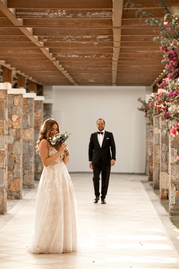 romantic-destination-wedding-crete-soft-pink-flowers_19