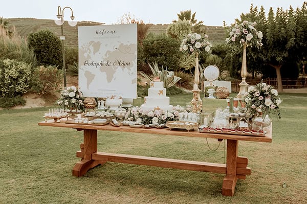 romantic-destination-wedding-crete-soft-pink-flowers_21