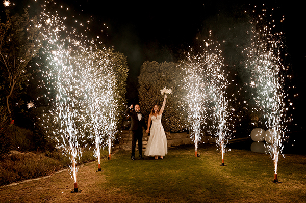 romantic-destination-wedding-crete-soft-pink-flowers_26