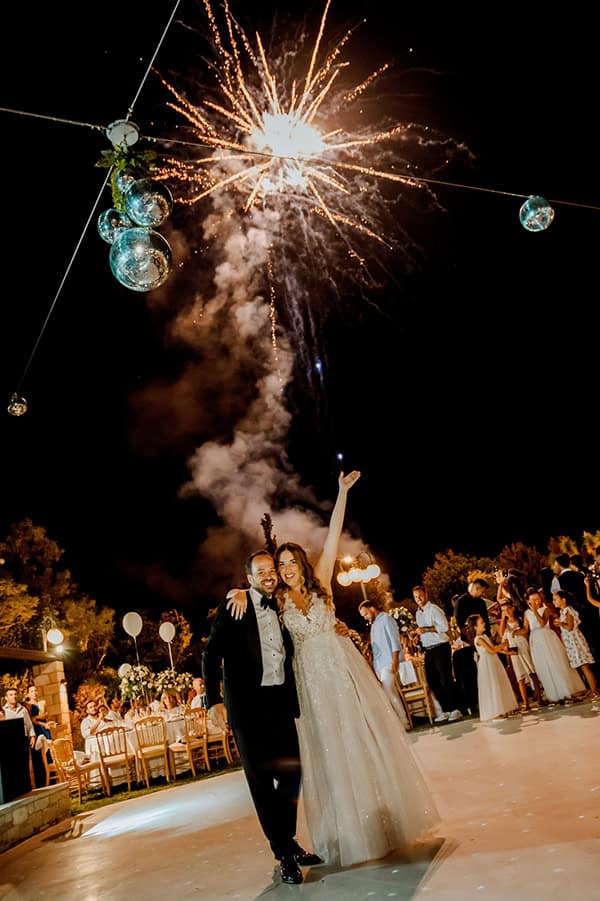 romantic-destination-wedding-crete-soft-pink-flowers_27