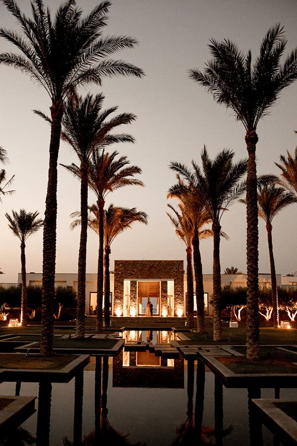 romantic-destination-wedding-crete-soft-pink-flowers_29