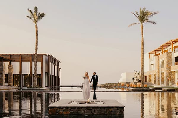 romantic-destination-wedding-crete-soft-pink-flowers_30