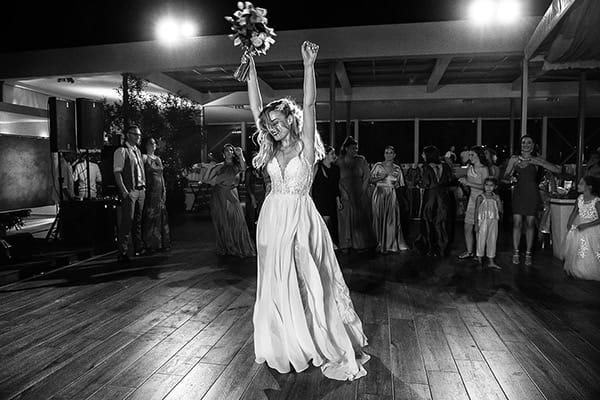 romantic-summer-wedding-thessaloniki-red-flowers_12