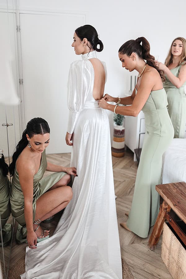 simple-chic-fall-wedding-nicosia-white-flowers_05