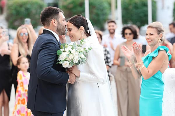 simple-chic-fall-wedding-nicosia-white-flowers_11
