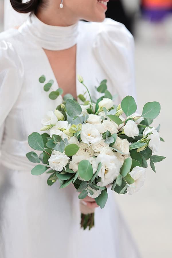 simple-chic-fall-wedding-nicosia-white-flowers_12