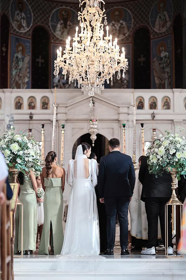simple-chic-fall-wedding-nicosia-white-flowers_13z