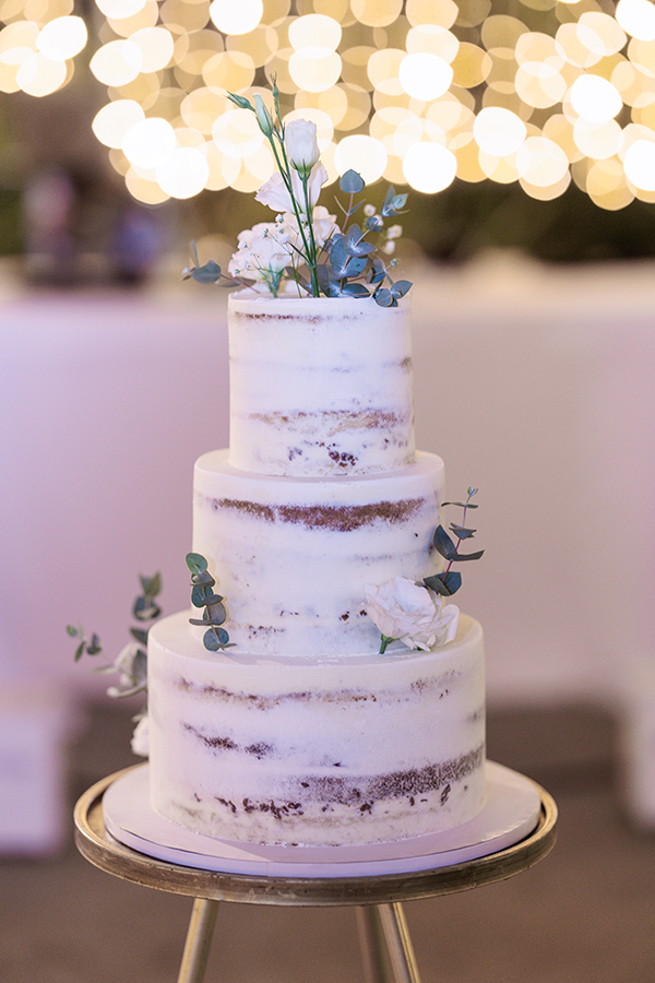 simple-chic-fall-wedding-nicosia-white-flowers_18