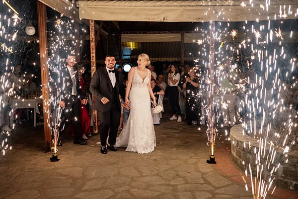 summer-wedding-drama-romantic-snapshots_19