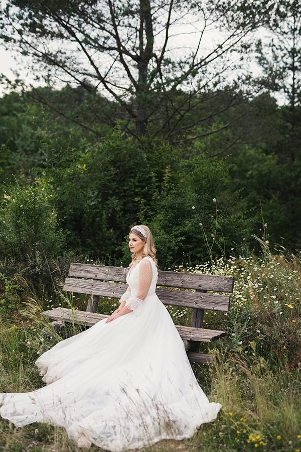 summer-wedding-drama-white-flowers_02