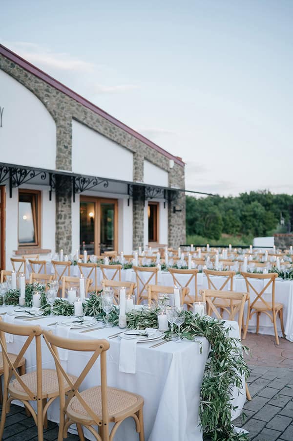 wedding-decoration-ideas-reception-olive-sleeves-gold-details_01