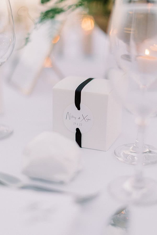 all-white-reception-decoration-ideas-dahlias_05