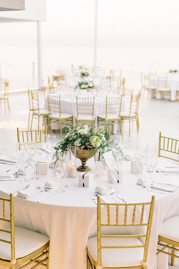 all-white-reception-decoration-ideas-dahlias_10