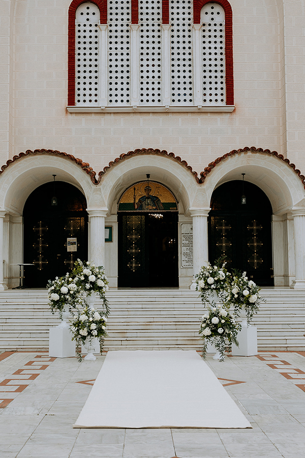 beautiful-classic-spring-wedding-white-flowers_06