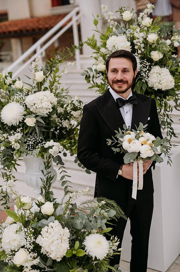 beautiful-classic-spring-wedding-white-flowers_10