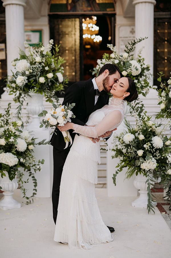 beautiful-classic-spring-wedding-white-flowers_11