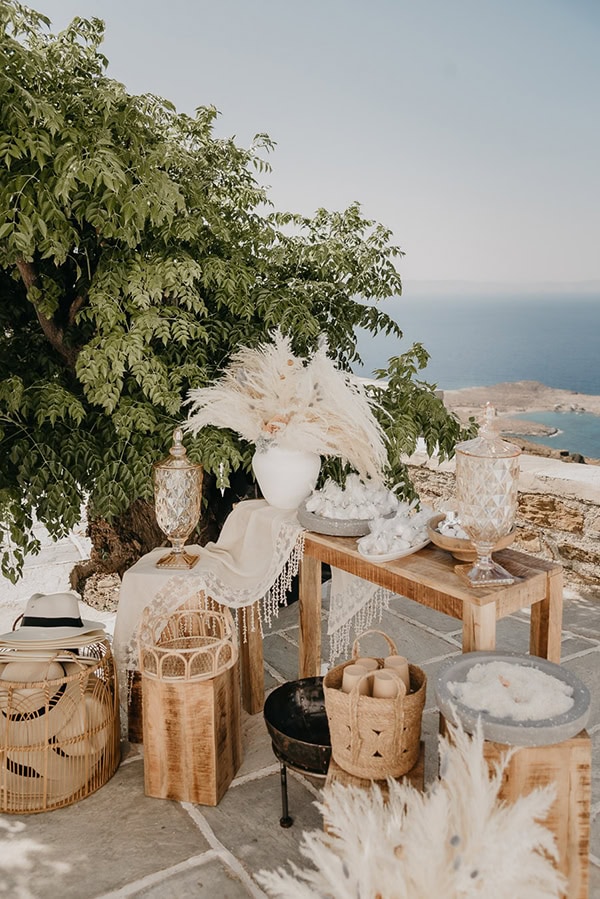 bohemian-ceremony-decoration-ideas-pampas-grass_09