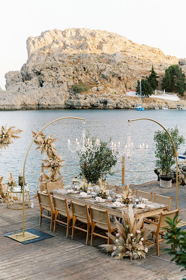 boho-ideas-decoration-wedding-aetherial-pampas-grass-pastel-roses_01