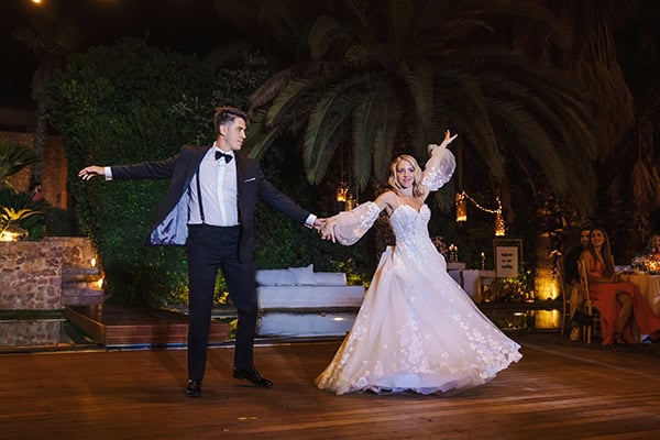 charming-fall-wedding-athens-beautiful-flowers-peach-hues_52