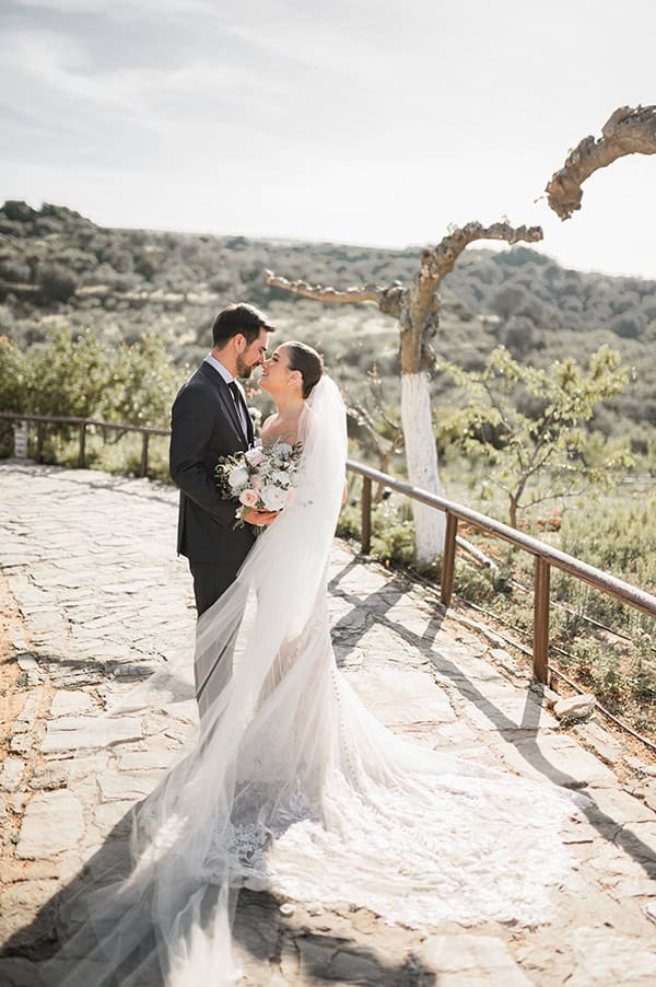 charming-spring-wedding-crete-romantic-elements_02