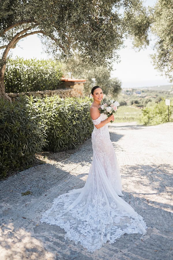 charming-spring-wedding-crete-romantic-elements_07w