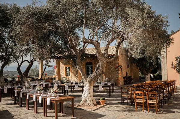 charming-spring-wedding-crete-romantic-elements_10x