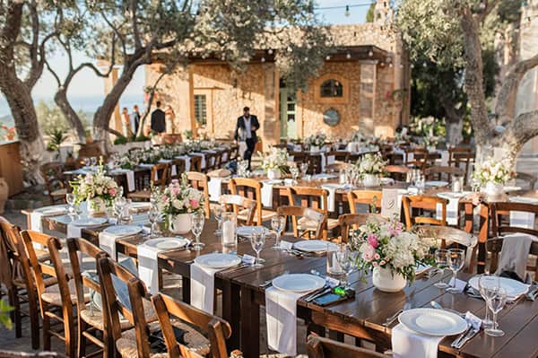 charming-spring-wedding-crete-romantic-elements_11