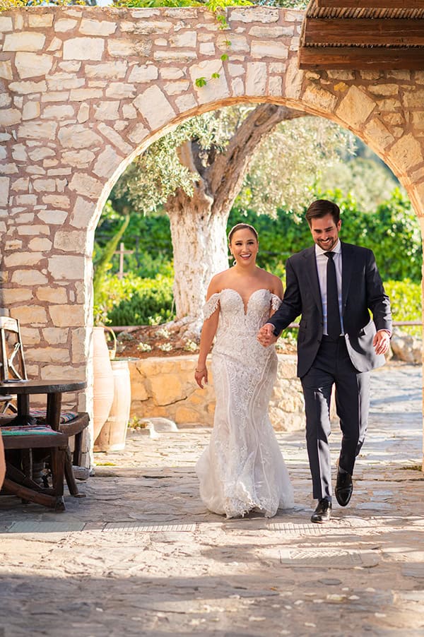 charming-spring-wedding-crete-romantic-elements_12