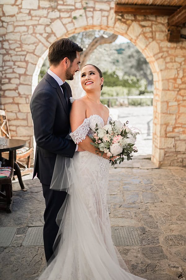 charming-spring-wedding-crete-romantic-elements_12z