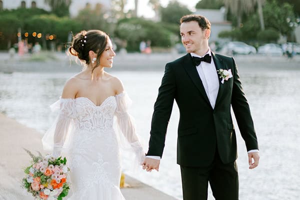 Chic destination γάμος στην Κω με απαλές pastel αποχρώσεις | Chloe & Jack