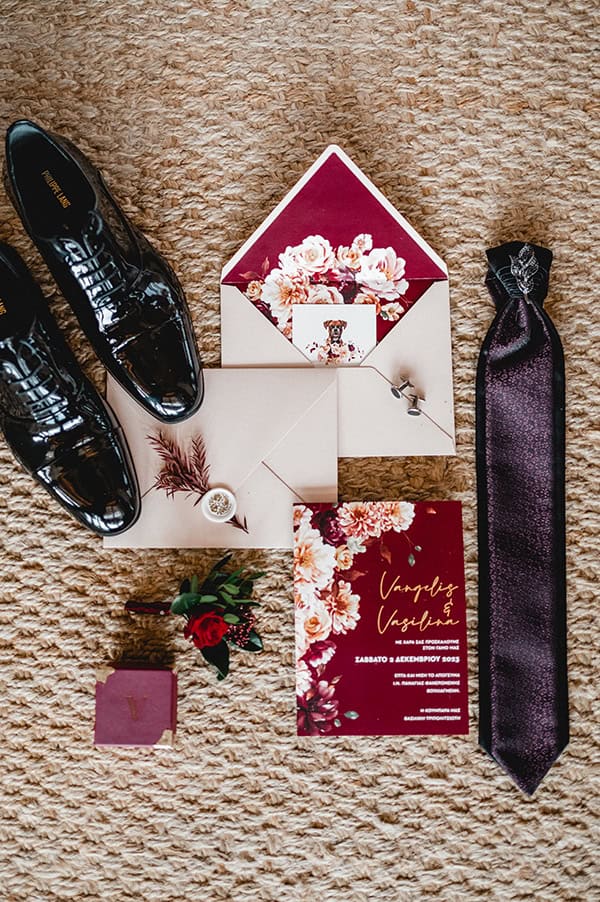 chic-winter-wedding-the-margi-hotel-flowers-red-tones_10