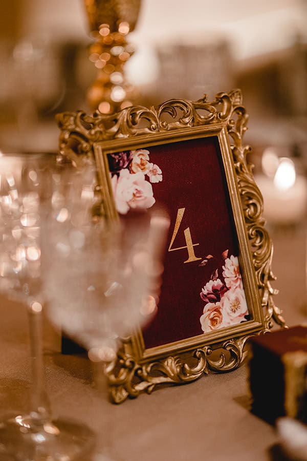 chic-winter-wedding-the-margi-hotel-flowers-red-tones_28