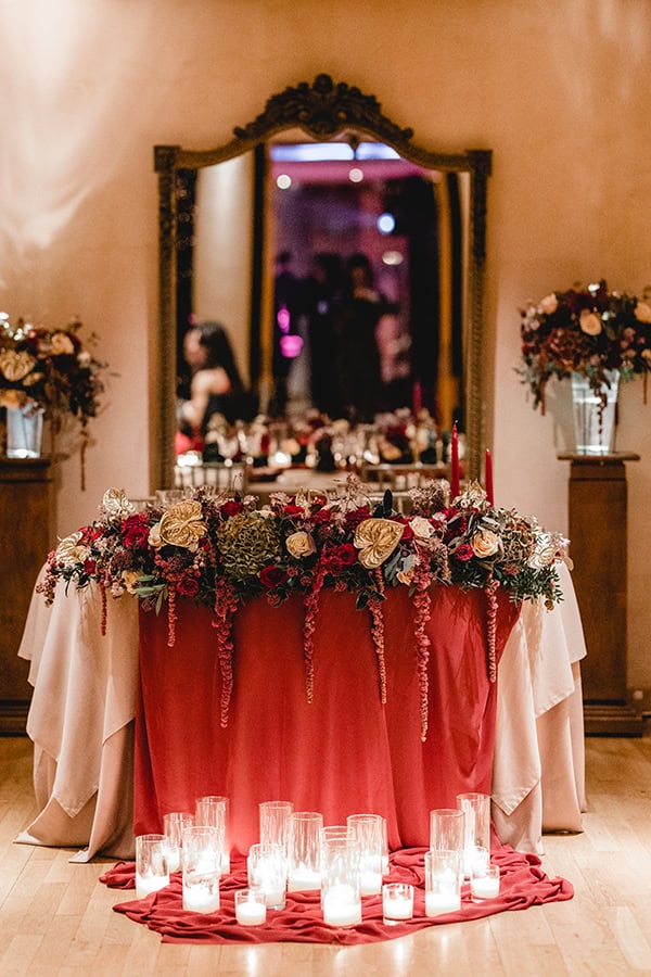 chic-winter-wedding-the-margi-hotel-flowers-red-tones_30