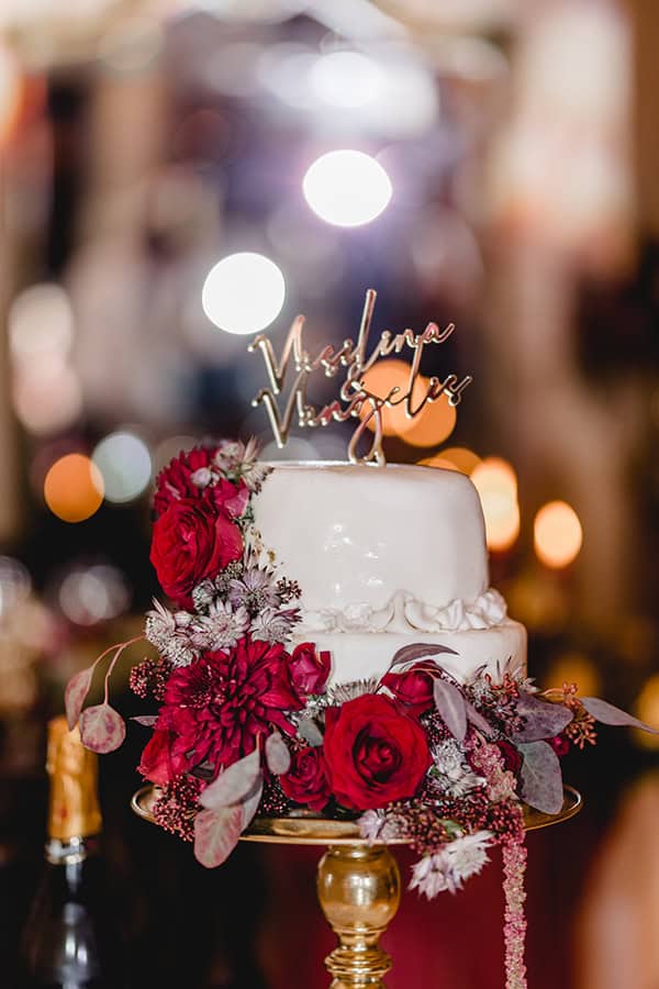 chic-winter-wedding-the-margi-hotel-flowers-red-tones_33