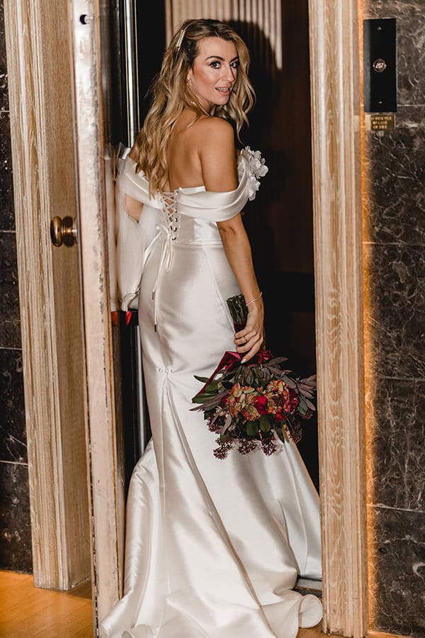 chic-winter-wedding-the-margi-hotel-flowers-red-tones_38