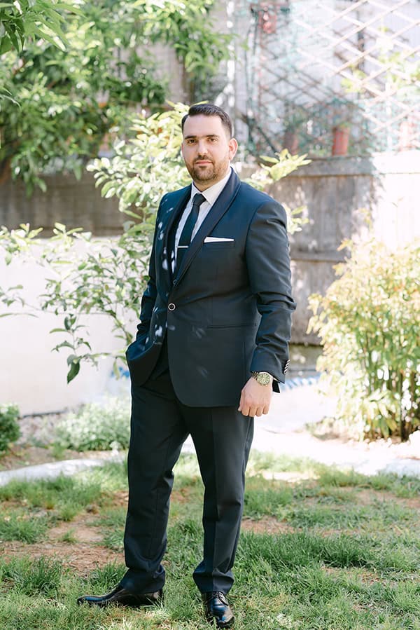 colorful-spring-wedding-patras-daisy-sunflowers_08z